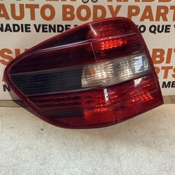 2006 Mercedes ML Driver Tail Light Black Bezel Original 🔥 2011