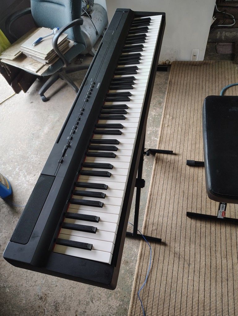P-125 Yamaha piano
