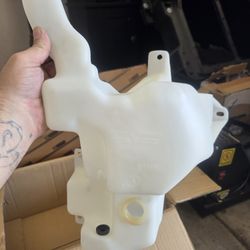 05 Chevy Washer Fluid Reservoir 
