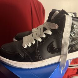 Jordan AJ 1 Mid SE (MENS 11)