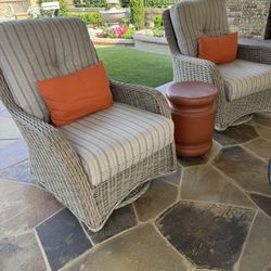 Swivel Patio Chairs (2)