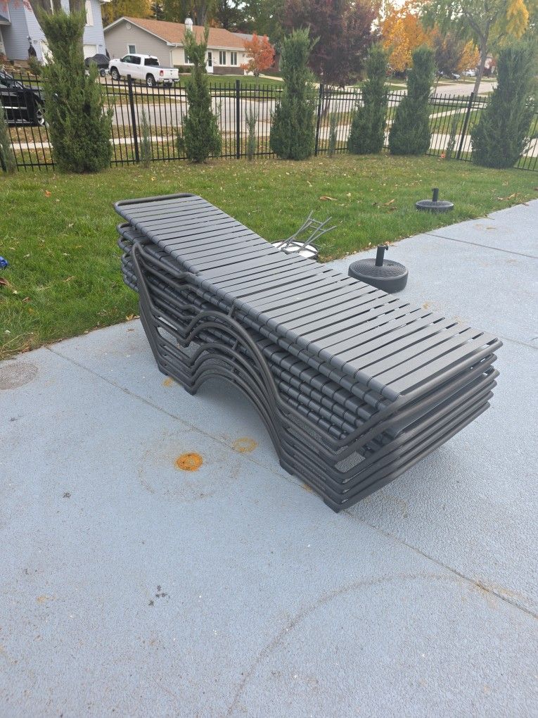 Back Yard / Pool Chairs 