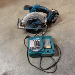 Makita Skill Saw Battery And Charger. 