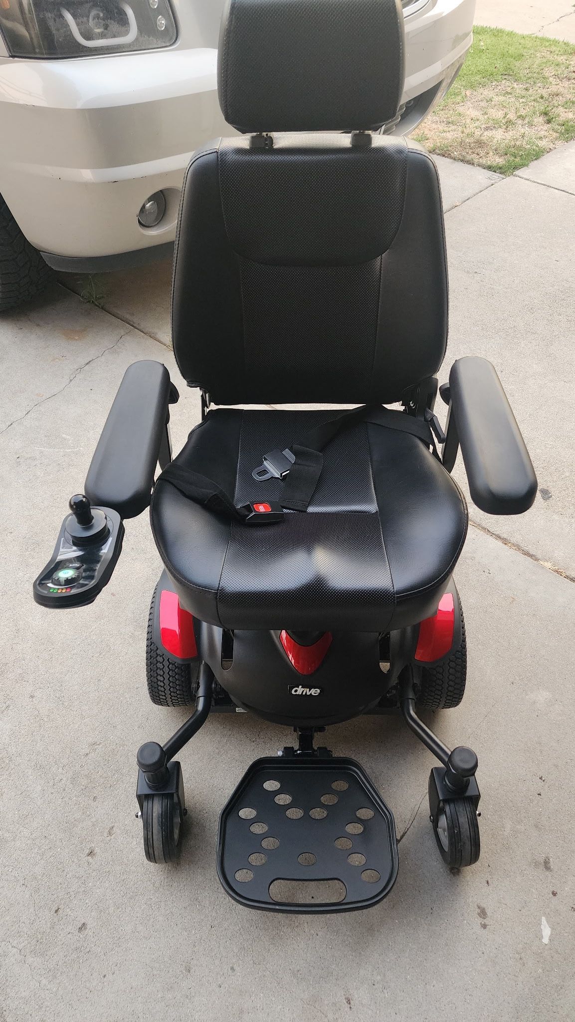 Drive Titan AXS Mid-Wheel Power Wheelchair