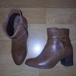 Size 7.5 Boots $6