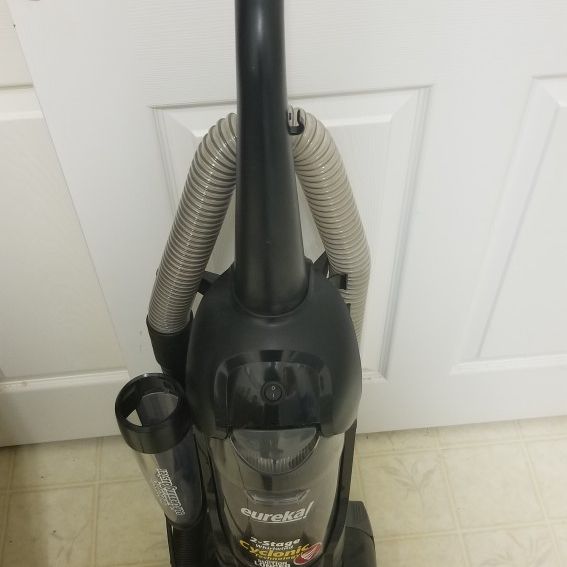 Eureka Bagless Upright Vacuum Cleaner 3272