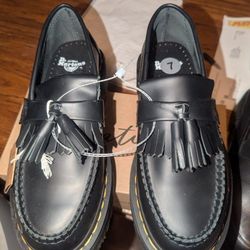 WOMENS SIZE 7 DOC MARTENS NEW 