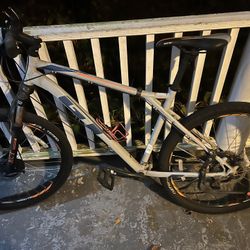 GT Aggressor Mountain Bike(back Wheel Bent)