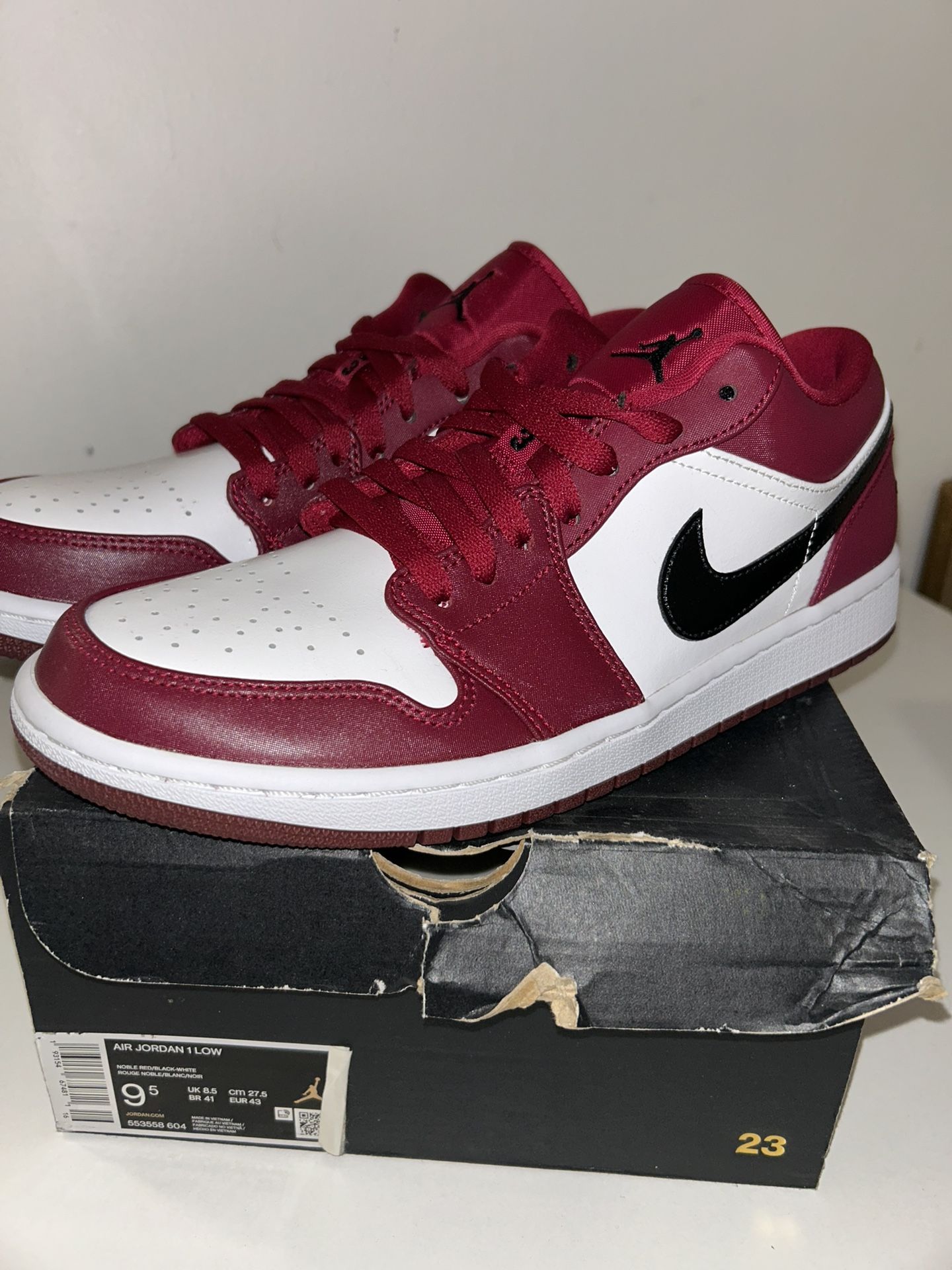 Jordan 1 Low NEW