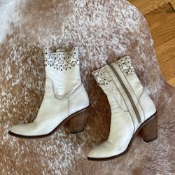 White Leather Boots With Detail