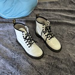 Dr. Marten's Women's White Boots Size 7 $40 OBO 