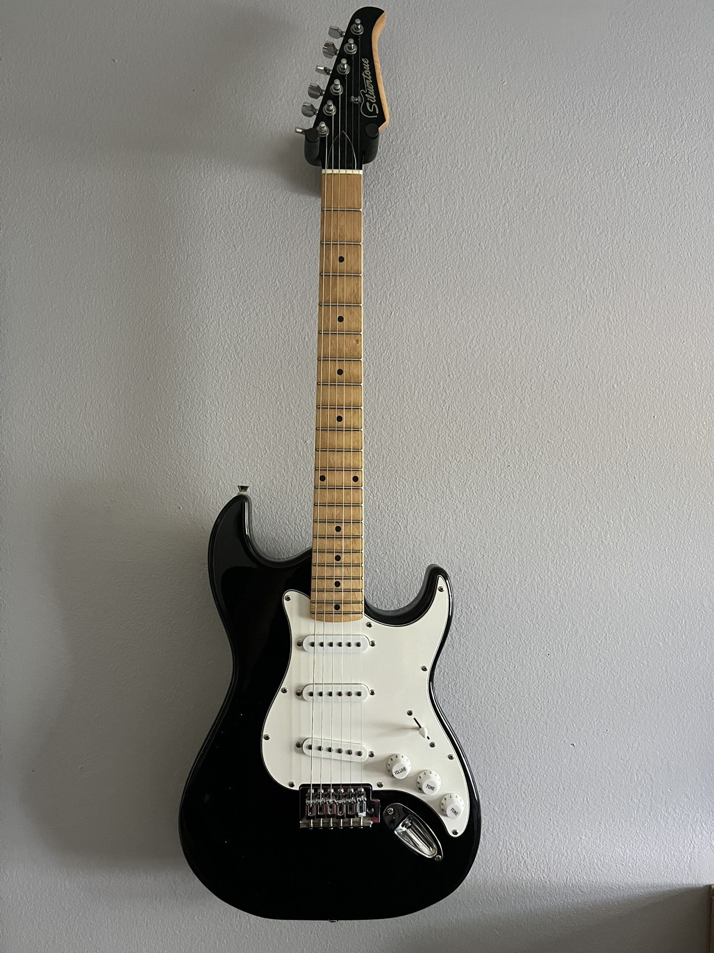 Silvertone SS11 Electric Guitar