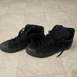 Nearly New All Black Converse