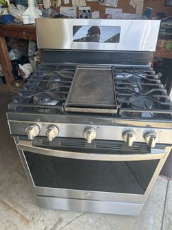Gas Stove GE 30” Wide.