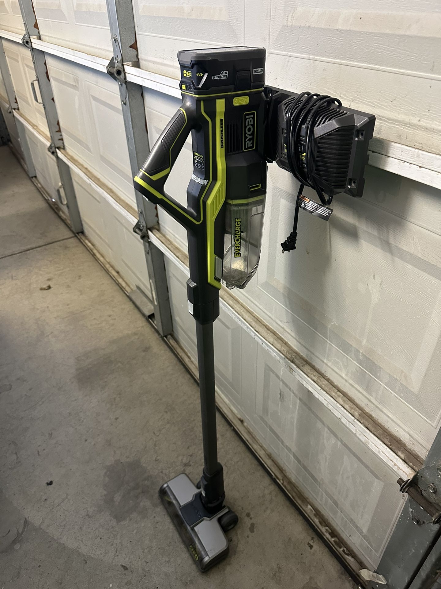 Ryobi 18V ONE+ EverCharge Vacuum