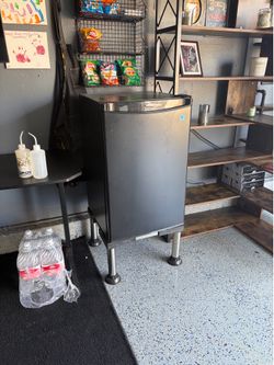 Mini fridge