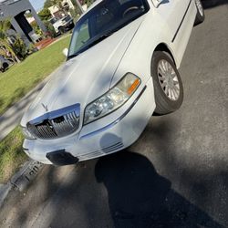 2003 Lincoln Town Car Signature 