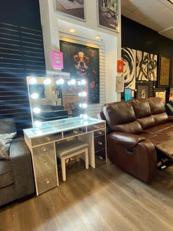 With vanity wirh stool Onsale for $699