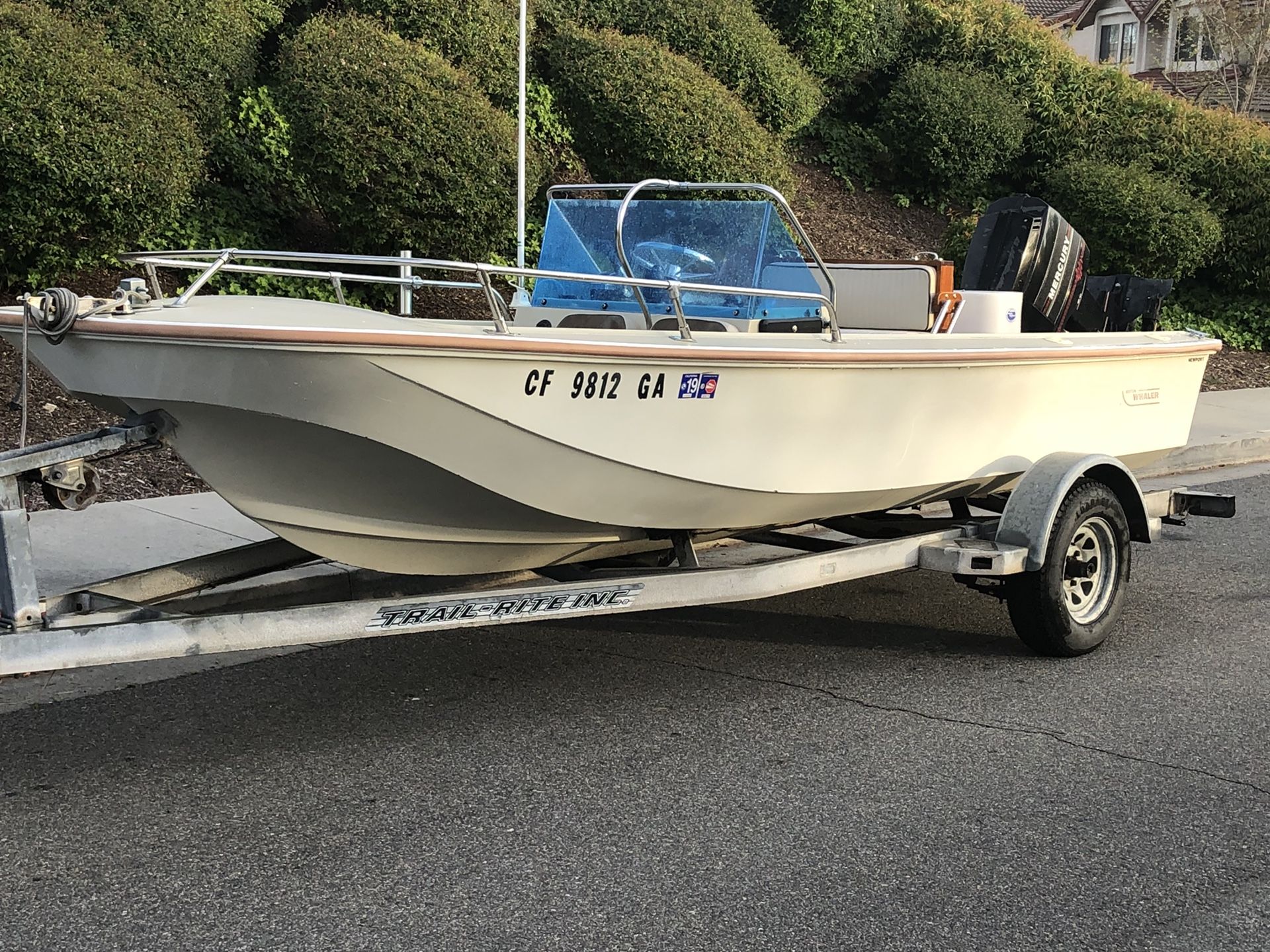 17’ BOSTON WHALER NEWPORT