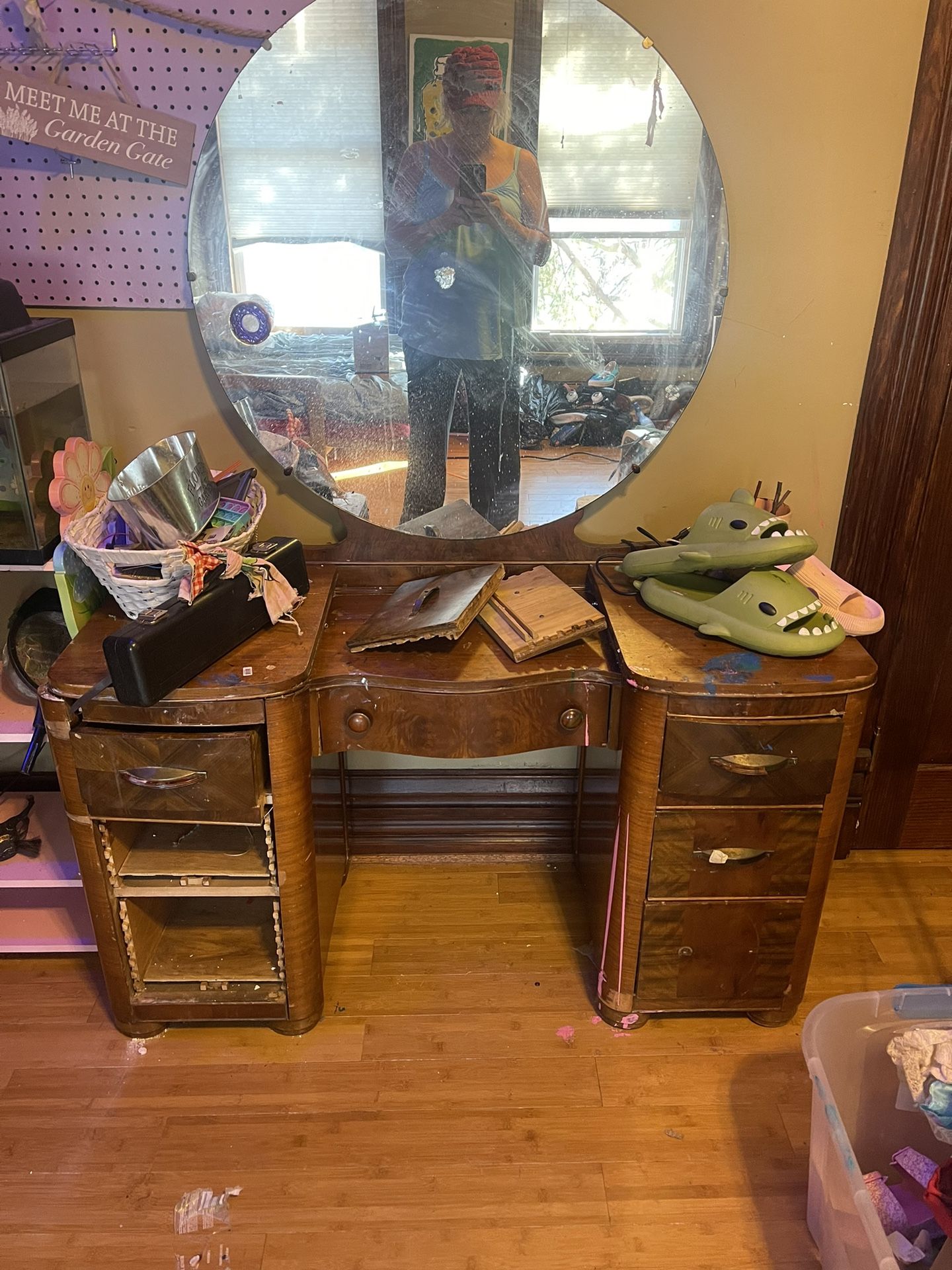 Real Wood Antique Dressing Table With Mirror