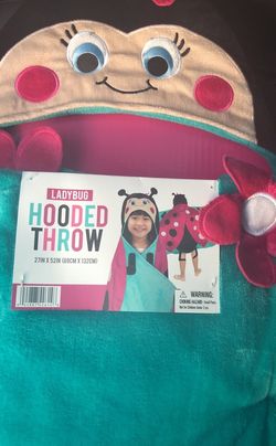 Hooded throw blanket ladybug
