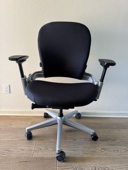 New condition Steelcase Leap V2 plus office chair with platinum frame