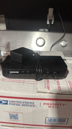 Shure wireless guitar receiver and transmitter obo
