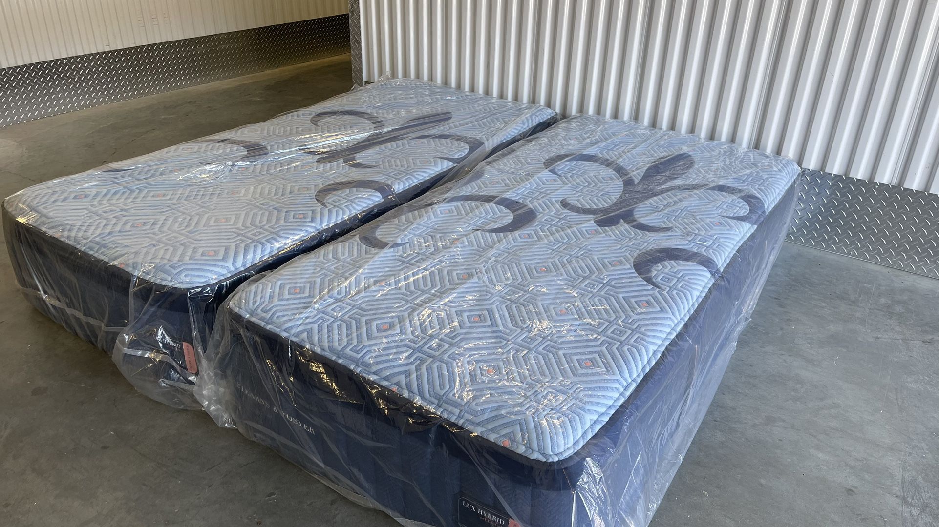 Stearns & Foster Lux Hybrid Split King Mattress