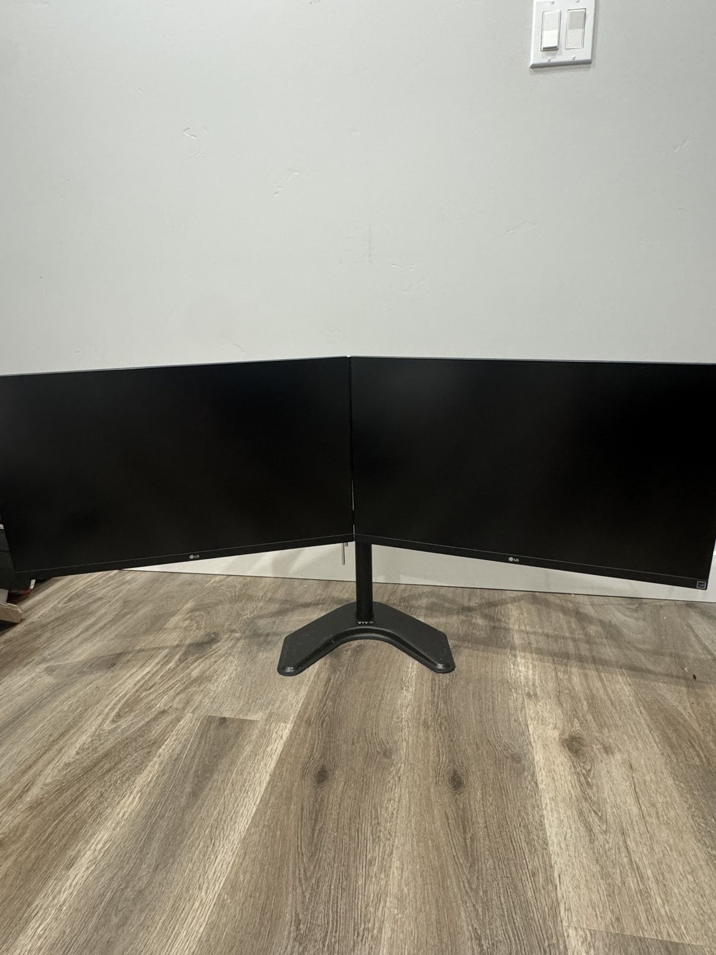 Two 27” LG Monitors And Dual VIVO Stand