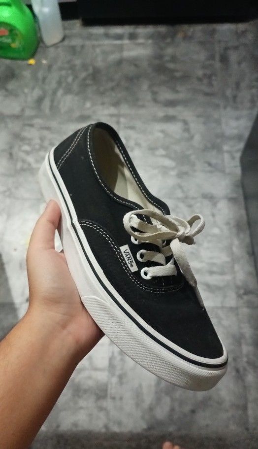WOMEN'S VANS SHOES SIZE 6