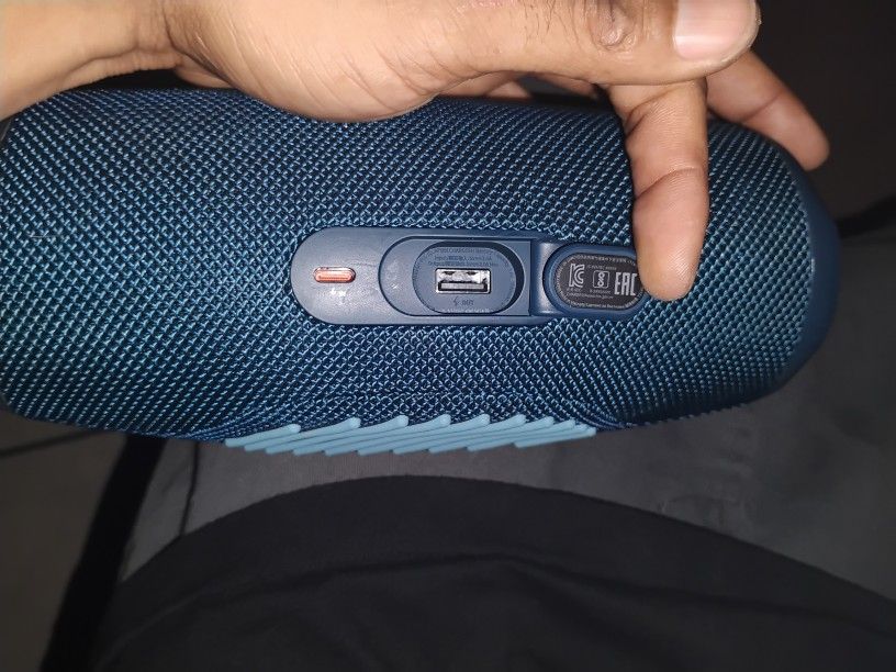 JBL Bluetooth Speaker Charge 5