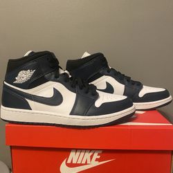 Jordan 1 Mid Armory Navy ( BRAND NEW )