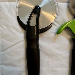 Professional New, Never Used PIZZA CUTTER + ICE CREAM SCOOP