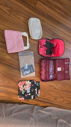 Cosmetic bags lot!!