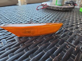 2003-2006 INFINITI G35 SEDAN ORIGINAL FRONT RIGHT SIDE MARKER LIGHT OEM