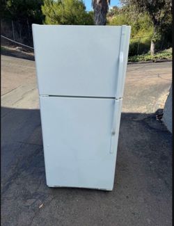 Household GE refrigerator fridge freezer