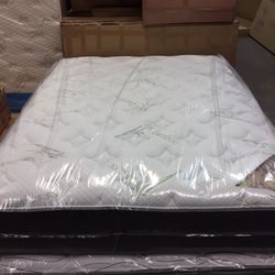 Queen mattress and box $190