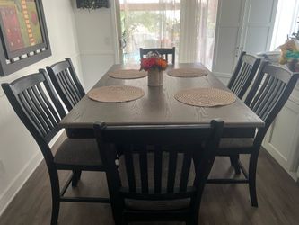 Kitchen dining table
