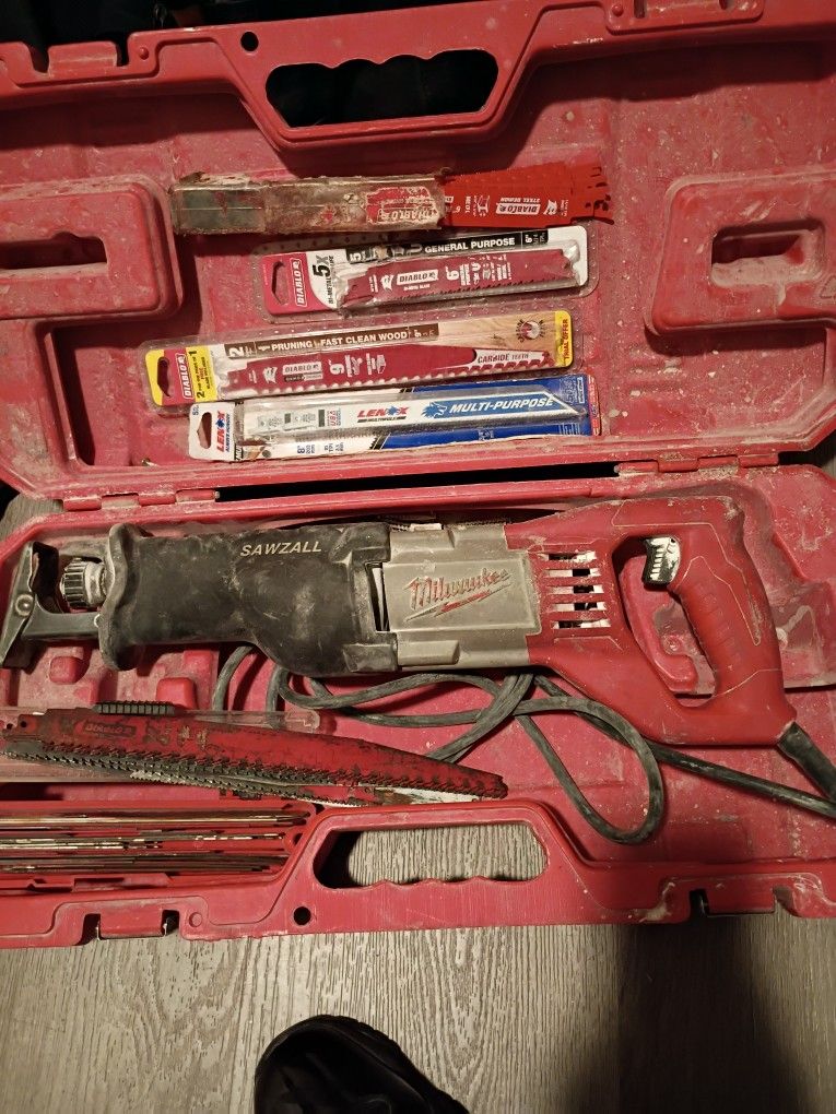 Milwaukee 12 Amp Corded Sawzall w/ Reciprocating Saw Blades