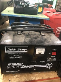 No polarity battery charger