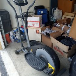 Gold's gym elliptical 300 sale