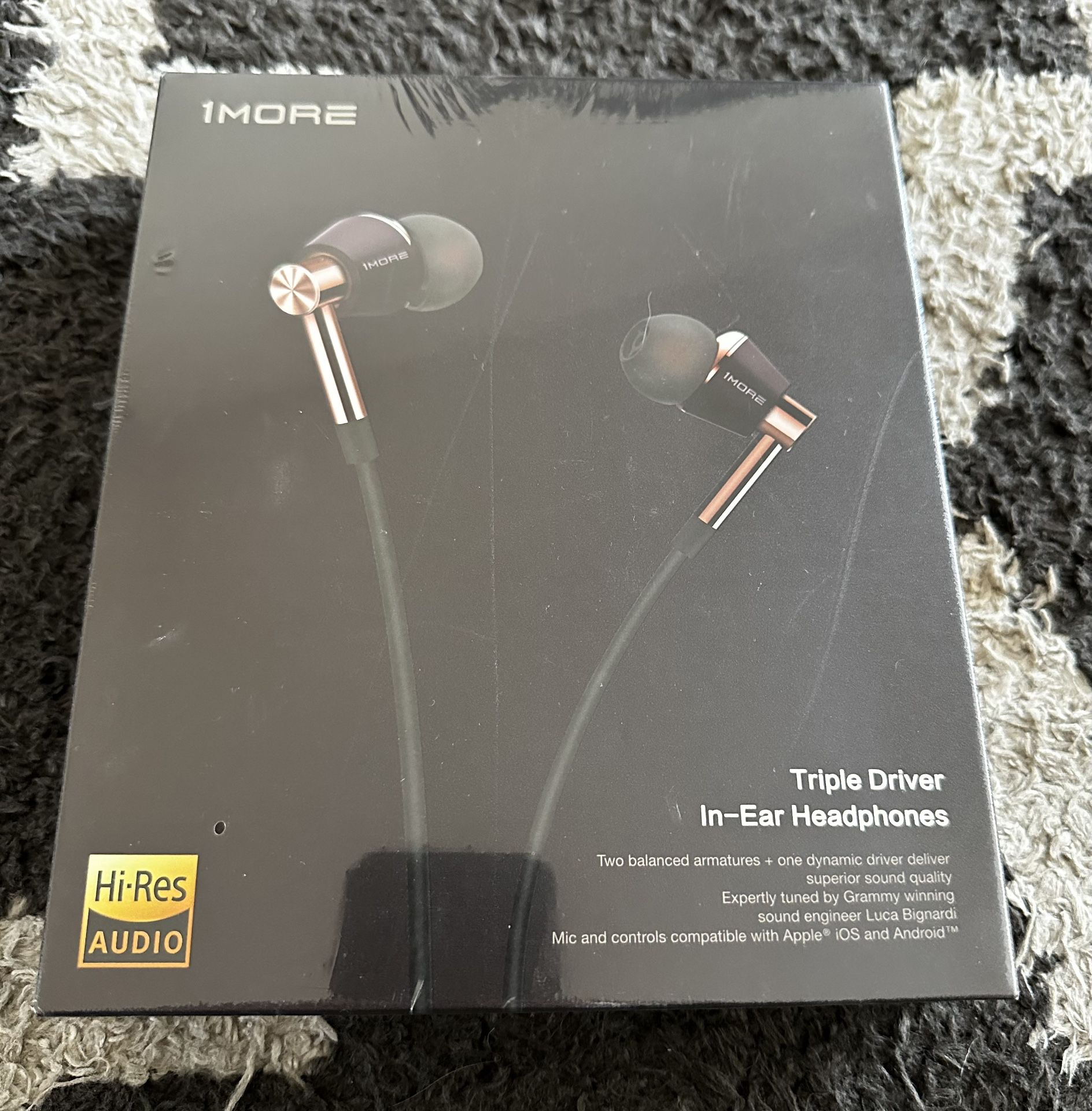 1MORE Triple Driver In-Ear Earphones Hi-Res Headphones with High Resolution, Bass Driven Sound