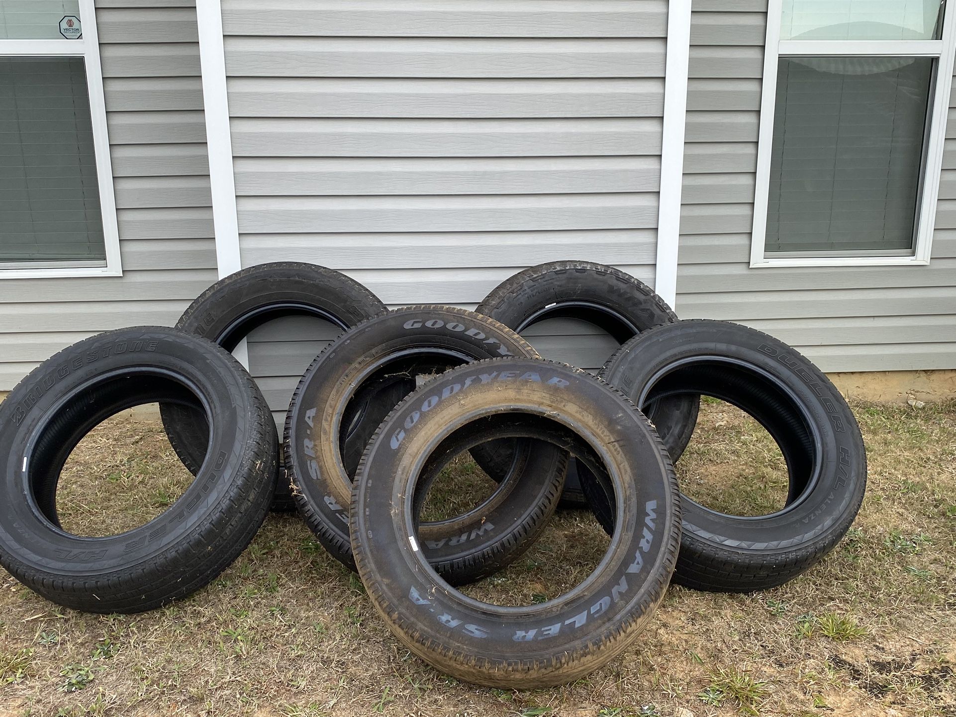275x 60 R20