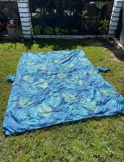 UrbanEco Lightweight Beach Blanket 107x77