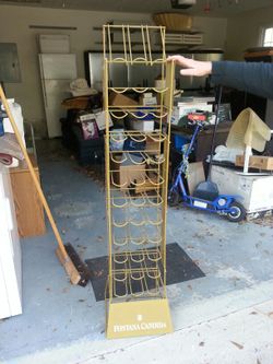 Metal wine bottle rack