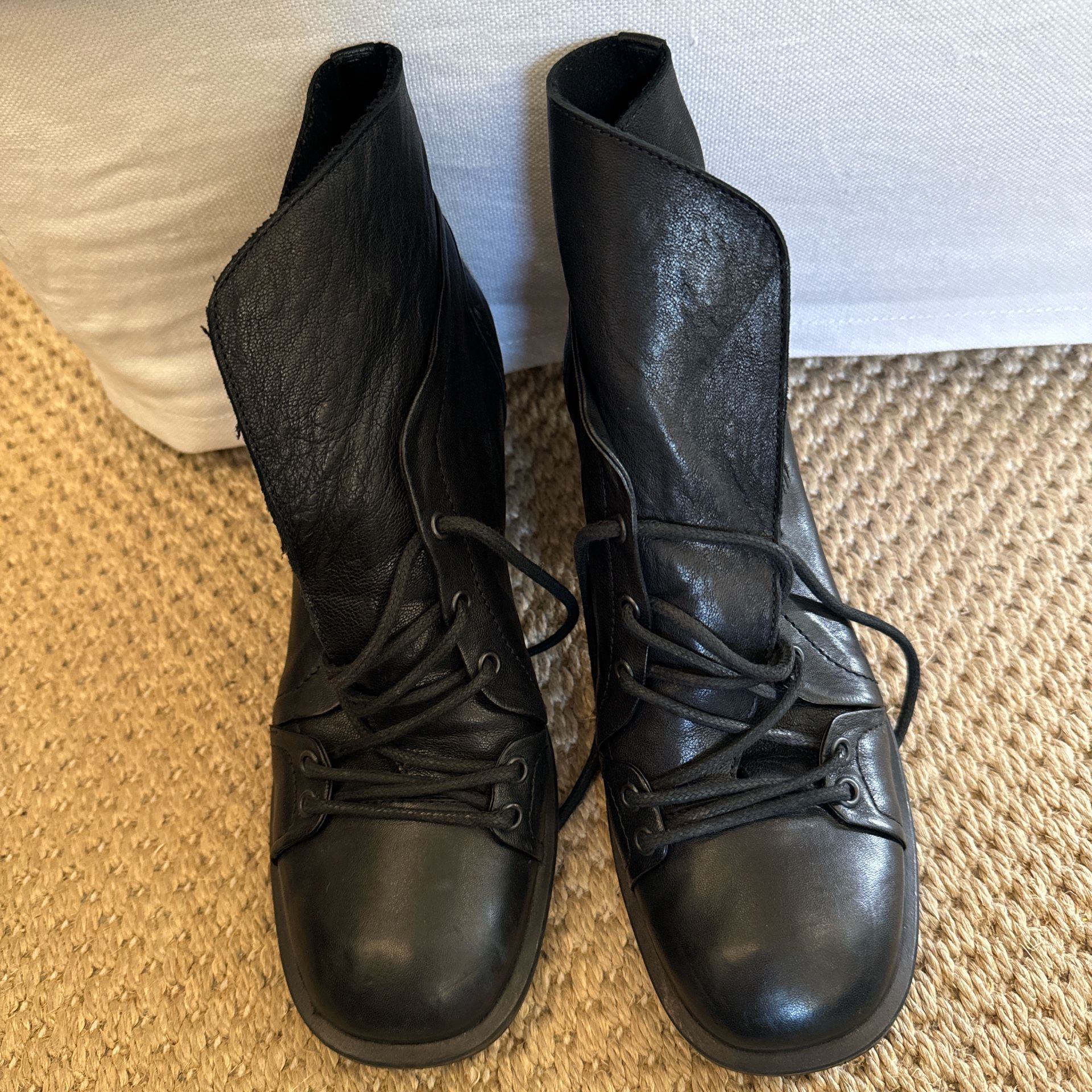 Black leather lace-up boots ankle boots, Brand Ixos, Size 38