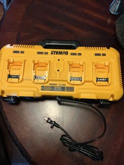 Fast charger Dewalt para 4 baterias Nuevo