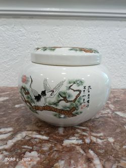 This product is a large white ginger jar with a lid featuring two cranes, originating from Korea. The design and culture dictate that this item holds