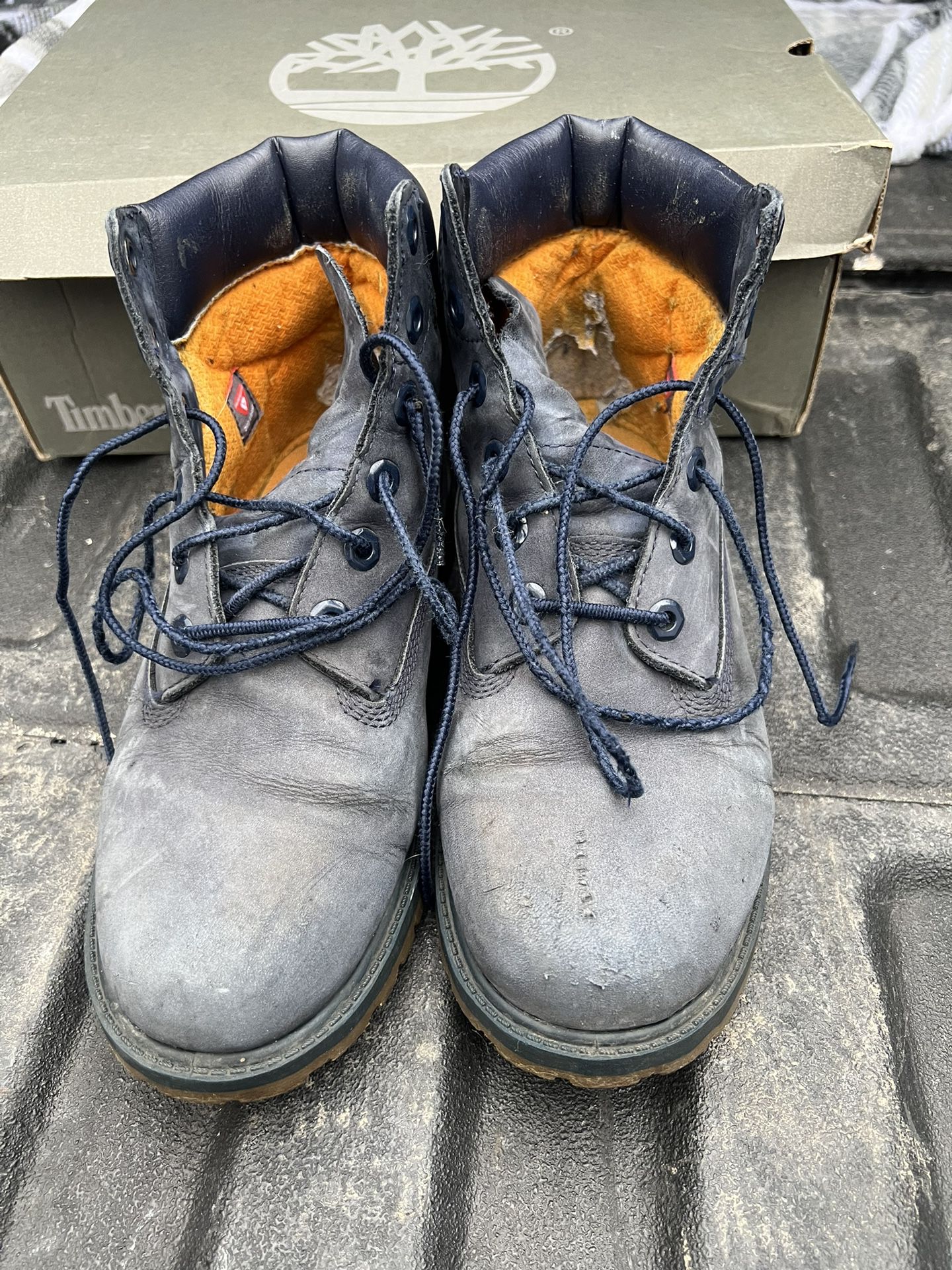Timberland Juniors work Boots Size 5.5 . Some wear on inside heal see last picture 