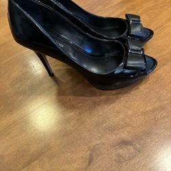 Woman’s White House Black Market Heels Shipping Available 